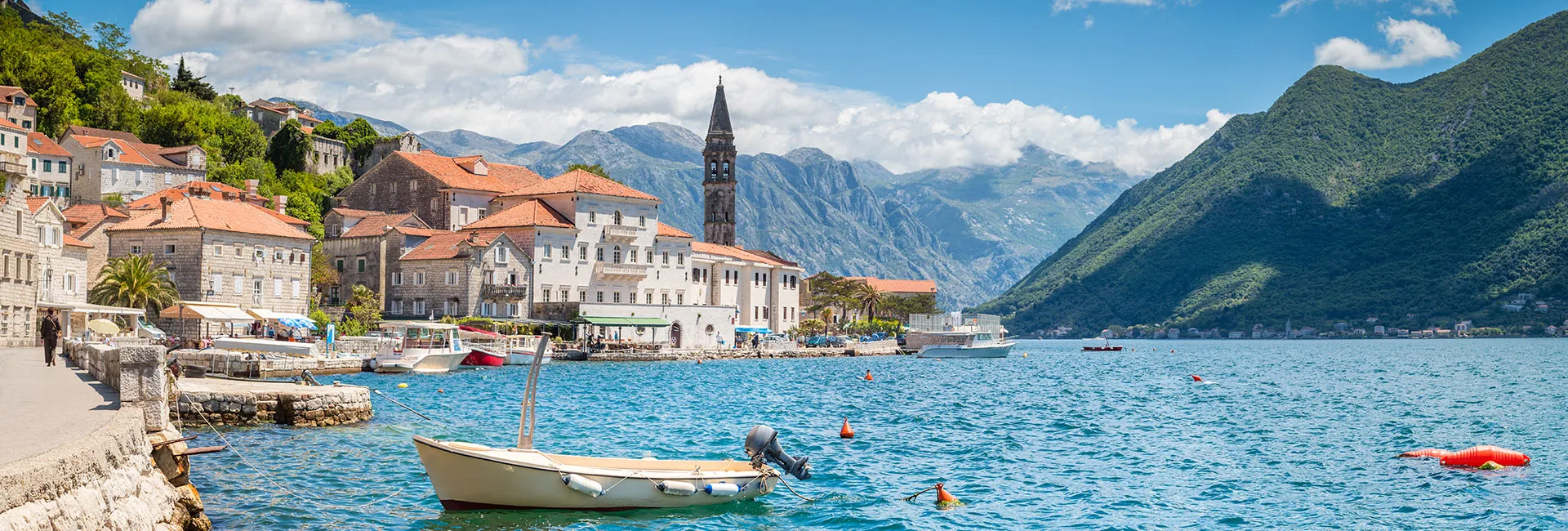 Blick auf die mediterrane Küste Montenegros