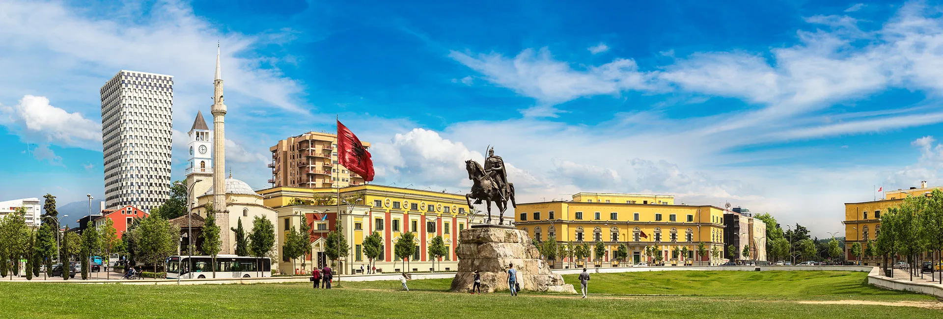 Panorama Blick einer Stadtreise durch Tirana