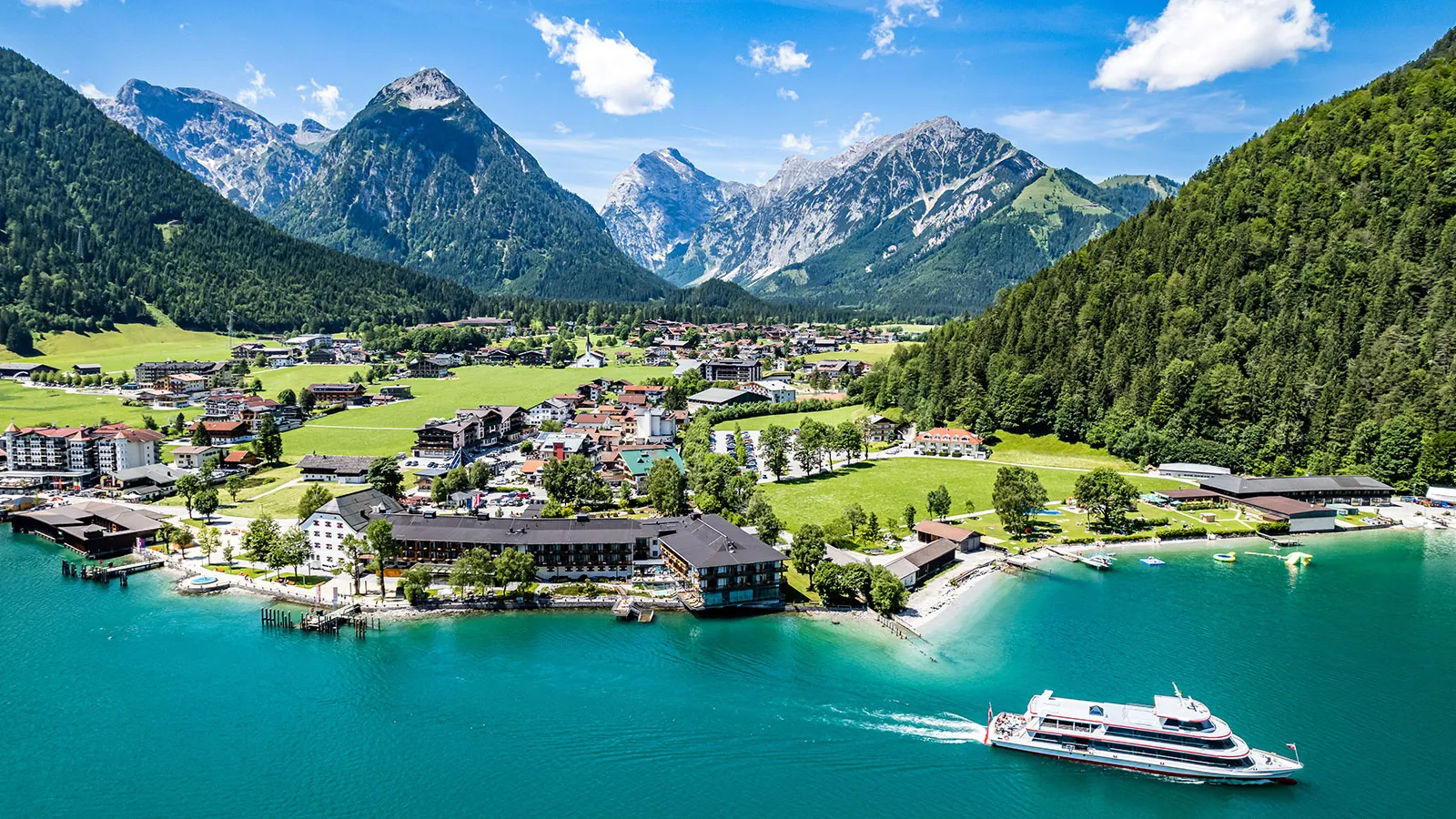 Achensee Luftaufnahme mit Bootsrundfahrt