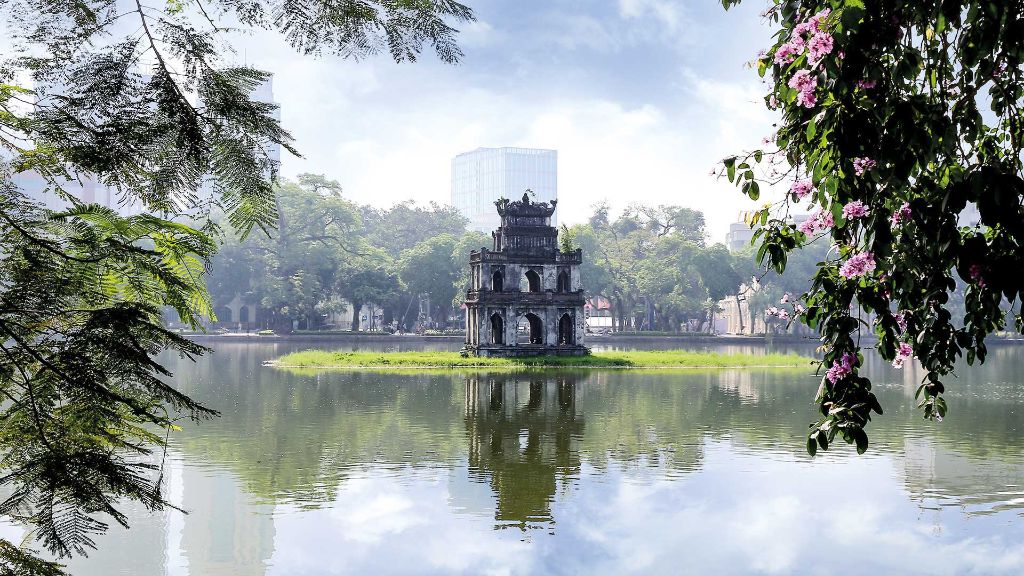 Vietnam und Kambodscha Der Schildkrötenturm auf dem Hoan Kiem See Hanoi