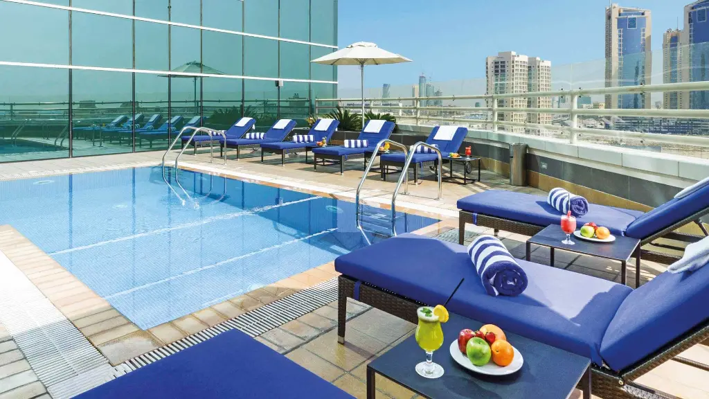 Bahrain  Die Perle im arabischen Golf - Hotel Ibis Seef Manama Poolbereich