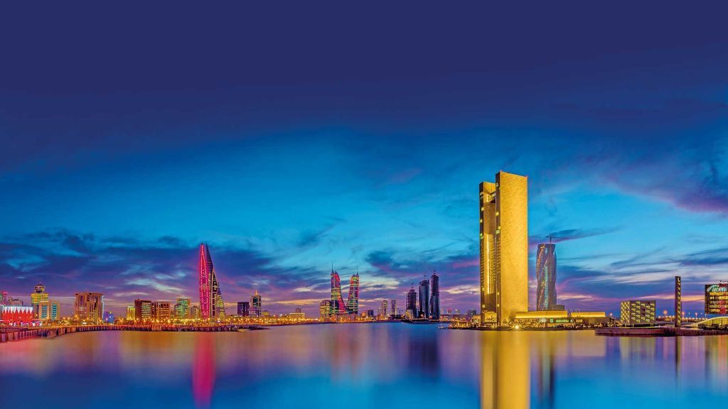 Bahrain  Die Perle im arabischen Golf - Skyline von Manama bei Nacht