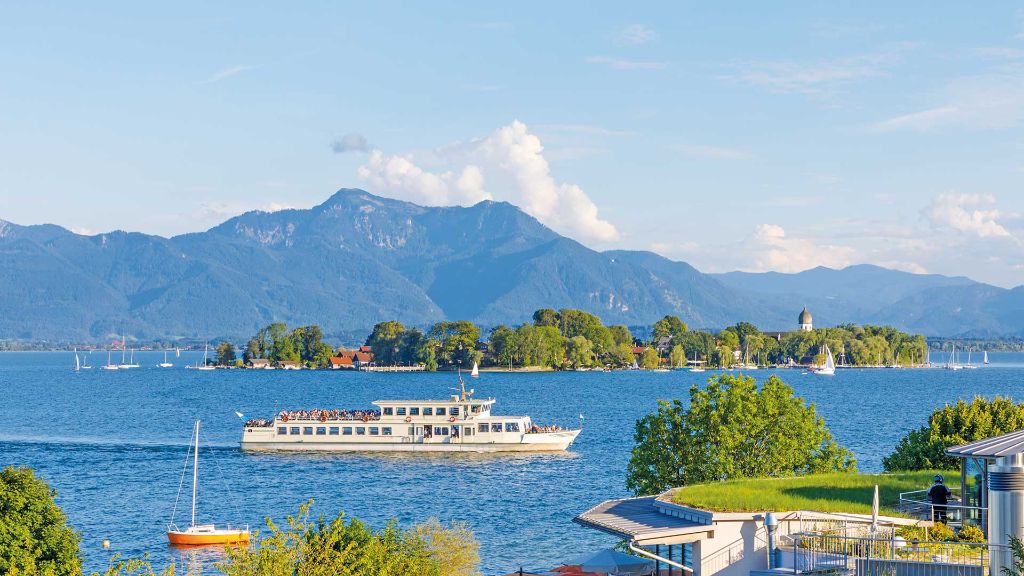 Deutschland München Weltstadt mit Herz & königliches Seenland - Schiffsfahrt zur Herreninsel im Chiemsee
