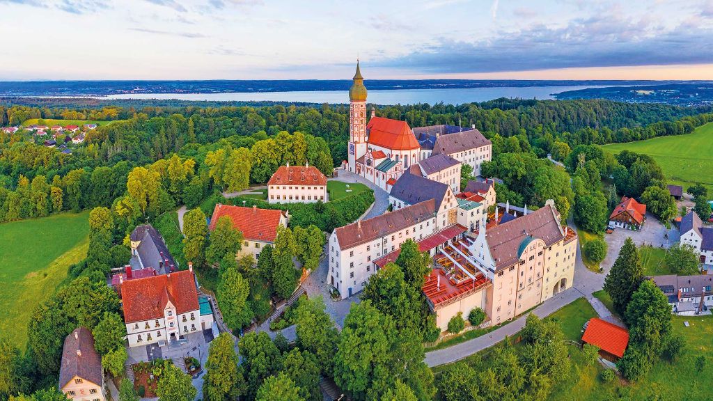 Deutschland München Weltstadt mit Herz & königliches Seenland - Kloster Andechs am Ammersee