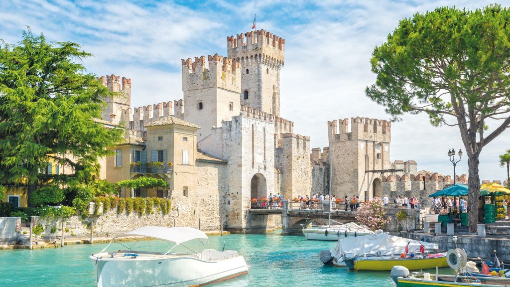 Italien Lago di Garda und Verona-Scaligerburg in Sirmione