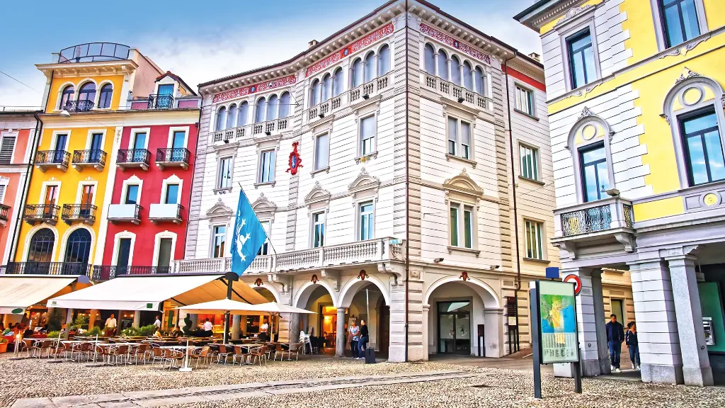 5348_Lago-Maggiore_content_1920x1080pxPiazza-Grande_Locarno