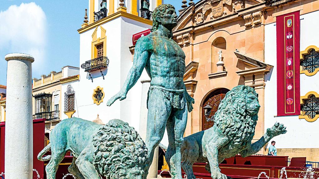 Spanien Das Beste aus Andalusien - Herkules-Statue in Ronda