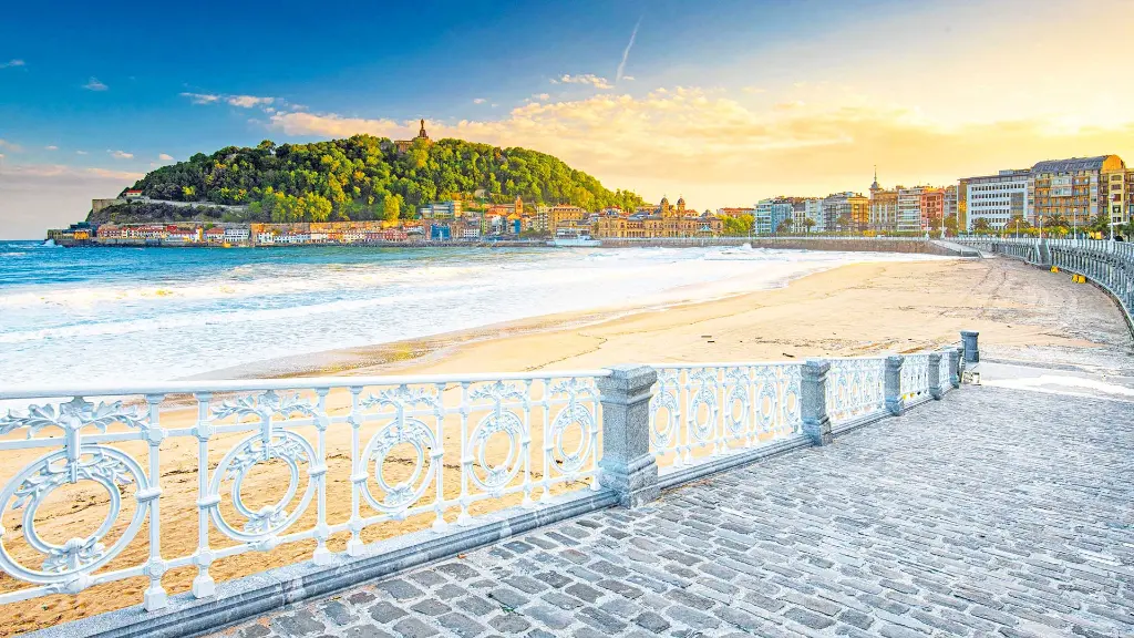 Strand bei der Altstadt von San Sebastian