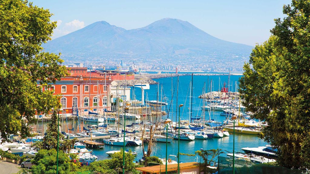 Italien Reise Göttliche Amalfiküste - Blick auf den Vesuv