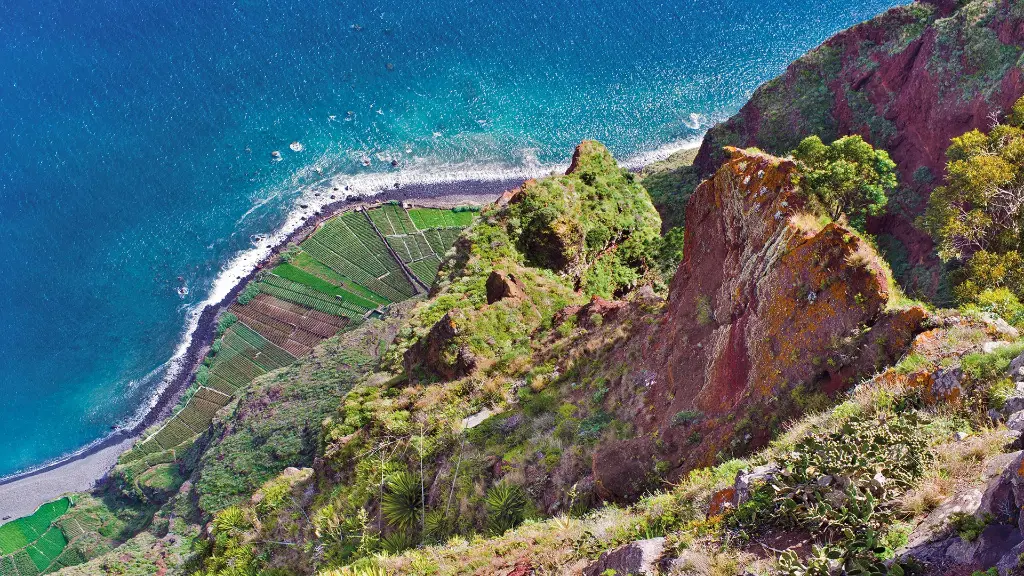 Terrassenfelder am Fuße von Cabo Girão
