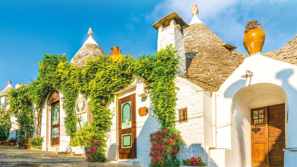 Italien Apulien Strahlende Schönheit - Traditionelle Trulli-Häuser in Alberobello Stadt