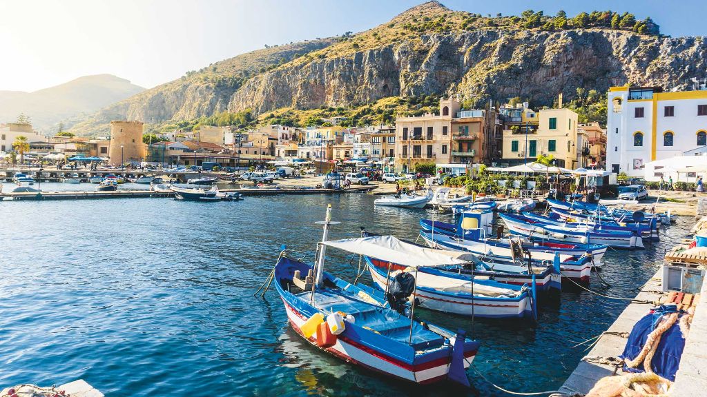 Italien Sizilien Inselgöttin unter dem Ätna - Hafen von Mondello