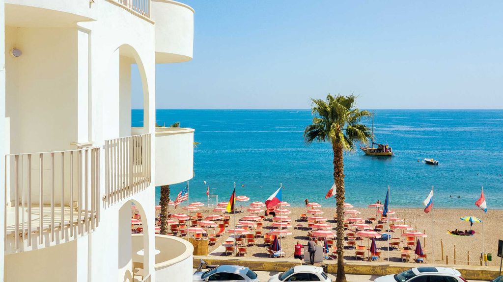 Italien Sizilien Inselgöttin unter dem Ätna - z. B. Hotel Albatros, Blick aufs Meer