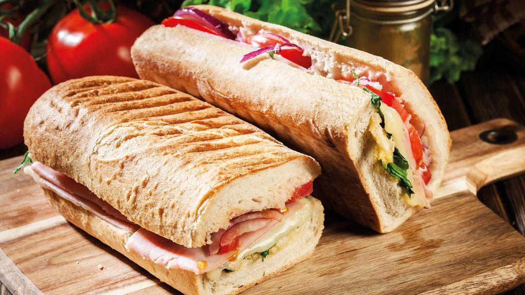 Italien Sizilien Inselgöttin unter dem Ätna - Spezialität „Pane Cunzato“