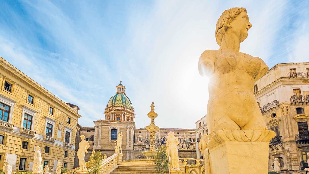 Italien Sizilien Inselgöttin unter dem Ätna - Piazza Pretoria in Palermo