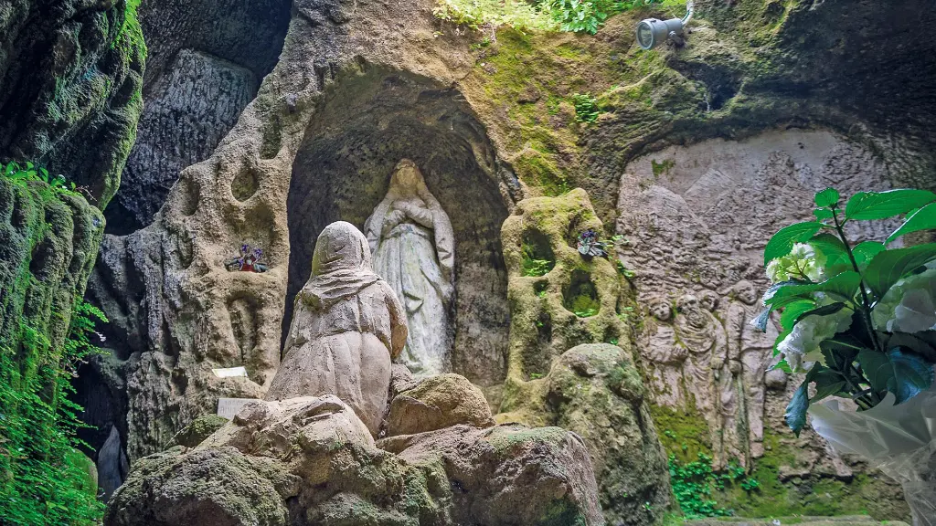 6085-88_Bella-Calabria_content_1920x1080px-Hoehlenkirche-Chiesetta-di-Piedigrotta