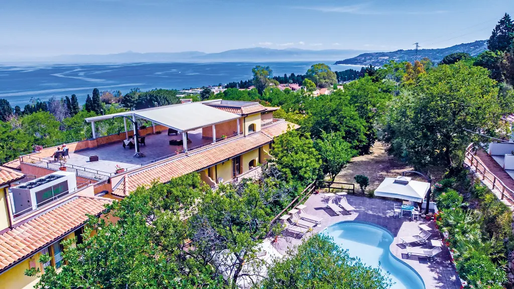 6085-88_Bella-Calabria_content_1920x1080px_3-Sterne-Hotel-Cannamele-Resort-Lage