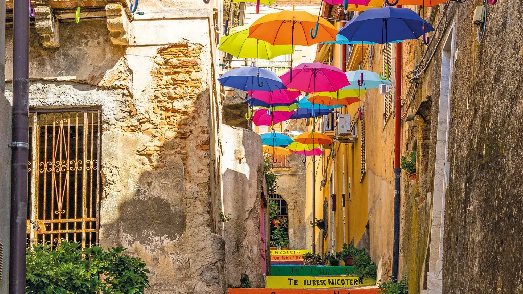 6085-88_Bella-Calabria_content_1920x1080px_Altstadt_Nicotera