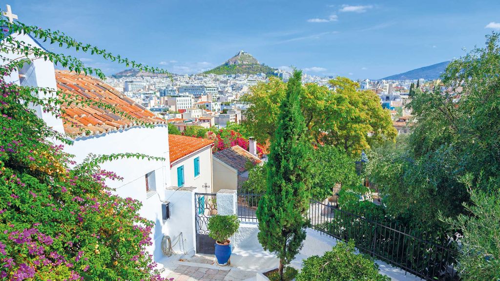 Griechenland Athen und die Kulturschaetze der Peloponnes - Blick auf einen der Athener Hügel