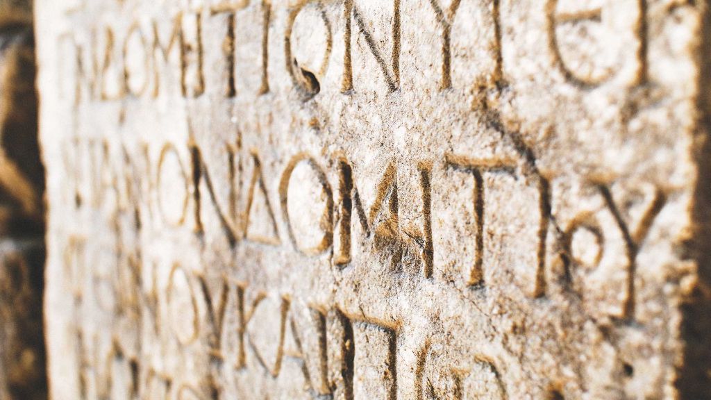 Griechenland Athen und die Kulturschaetze der Peloponnes - Inschrift am Orakel von Delphi