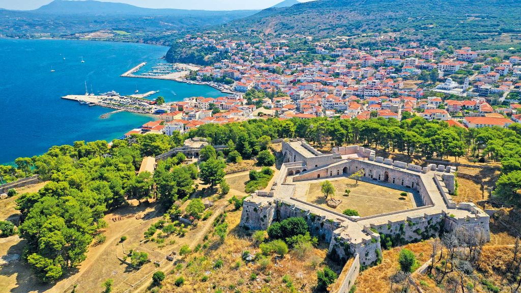Griechenland Athen und die Kulturschaetze der Peloponnes -Kastell von Pylos 