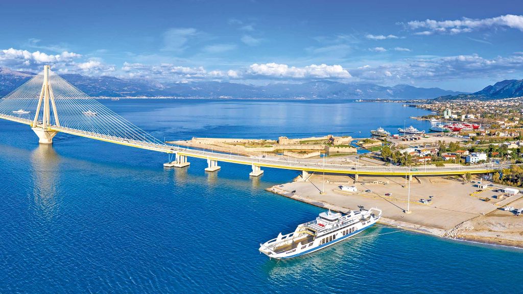 Griechenland Athen und die Kulturschaetze der Peloponnes -Seilbrücke über den Golf von Korinth 