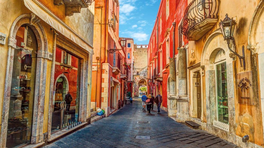Italien Reise Sizilien und die Liparischen Inseln - Altstadtflair in Taormina