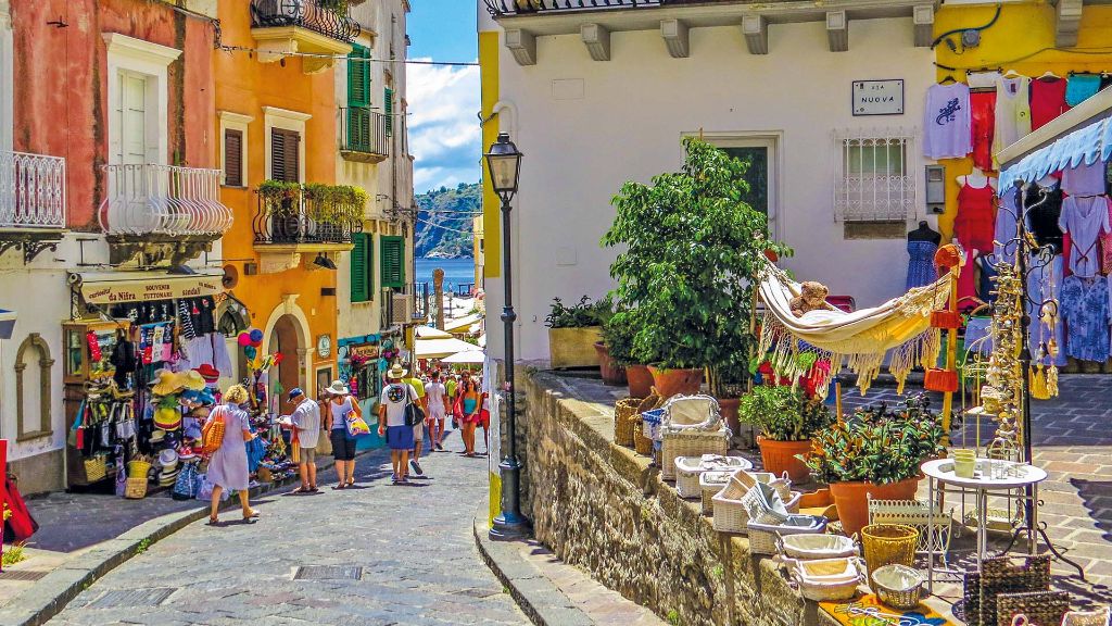 Italien Reise Sizilien und die Liparischen Inseln - Bunte Gassen auf der Insel Lipari