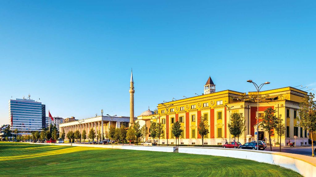 Griechenland, Albanien & Nordmazedonien - Palast der Kulturen in Tirana