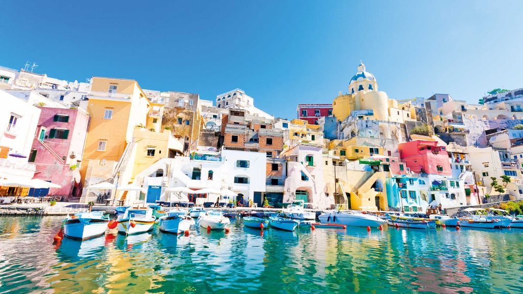 Ischia Thermalperle im Golf von Neapel Fischerhafen Corricella
