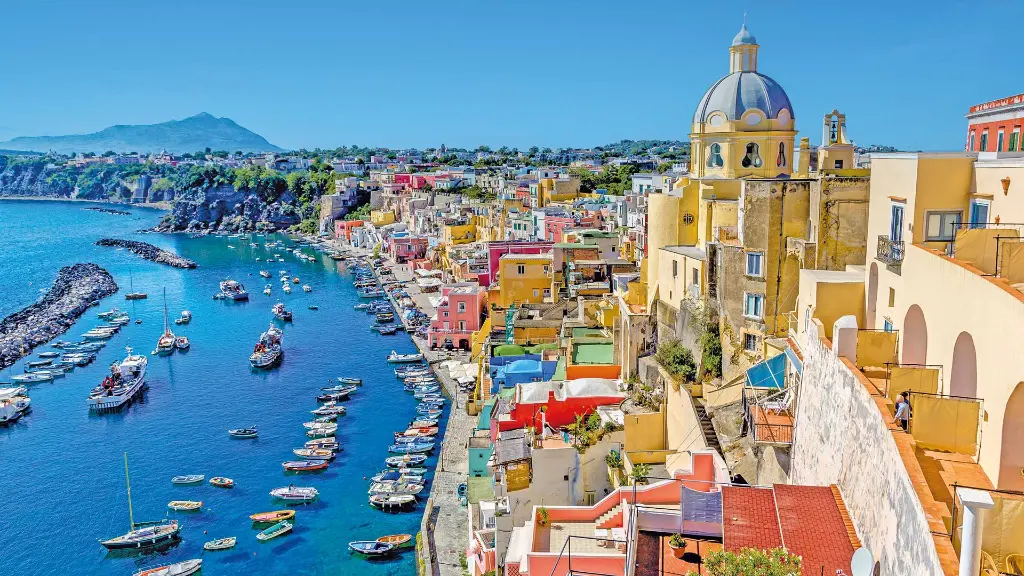 Ischia Thermalperle im Golf von Neapel Insel Procida – Blick auf den Vesuv