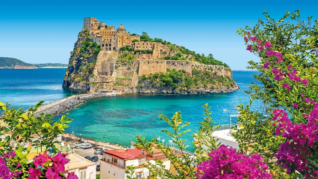 Ischia Thermalperle im Golf von Neapel Mittelalterliches Castello Aragonese