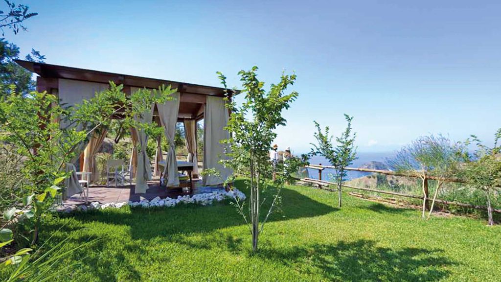 Ischia Thermalperle im Golf von Neapel Nitrodi-Quelle