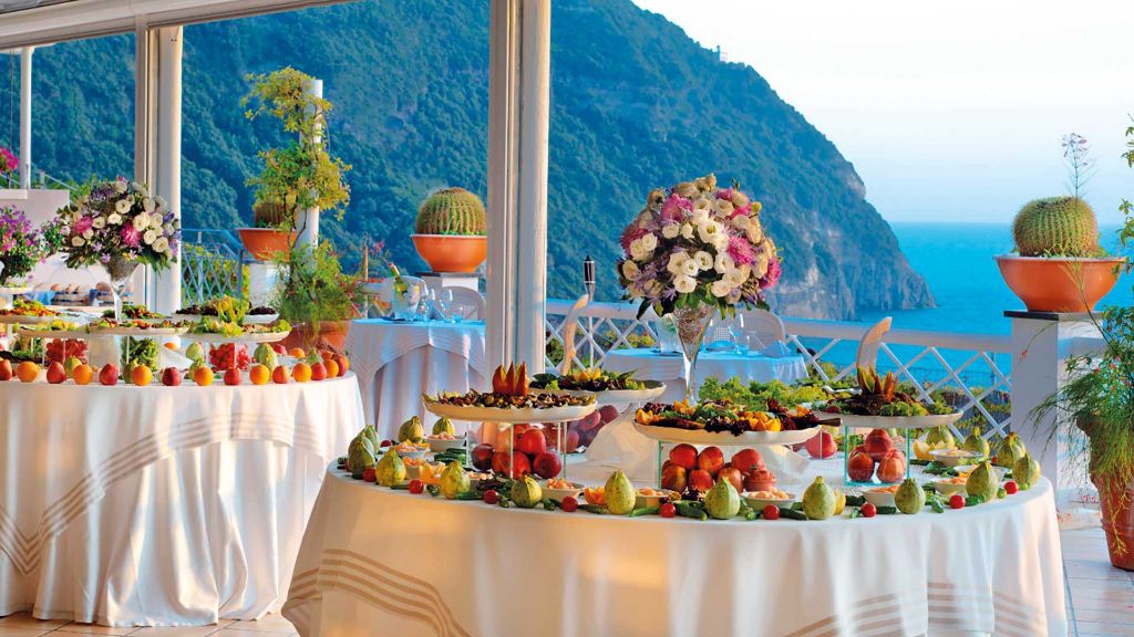 Ischia Thermalperle im Golf von Neapel Restaurantbeispiel
