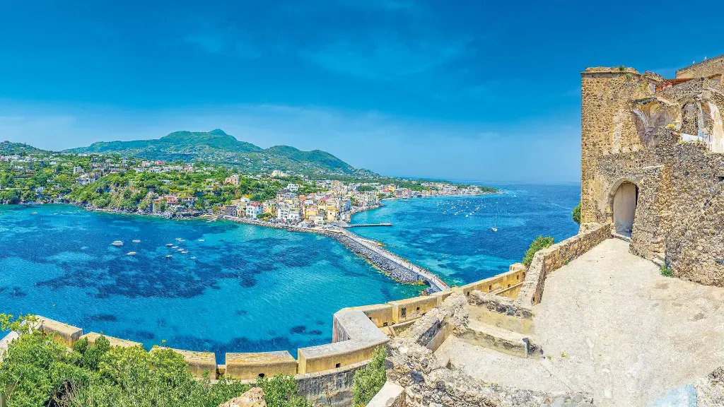 Ischia-Thermalperle-im-Golf-von-Neapel-Porto-Ischia