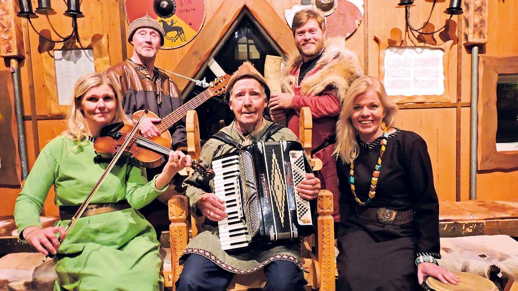 Island Gletcher, Geysire & gastfreundliche Wikinger - Musik am Wikinger-Abend