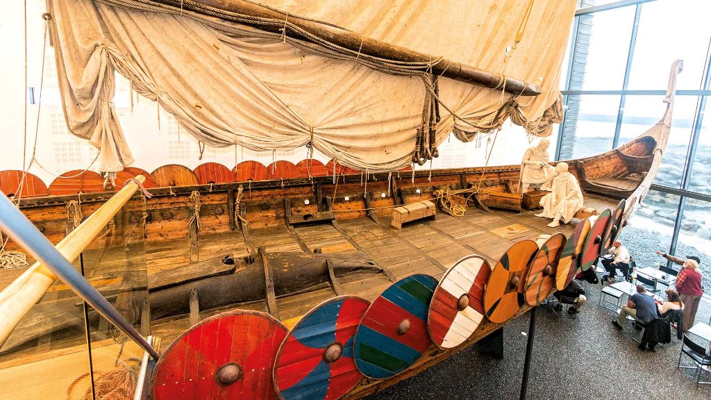 Island Gletcher, Geysire & gastfreundliche Wikinger - Zu Besuch in der Wikingerwelt „Vikingaheimar“