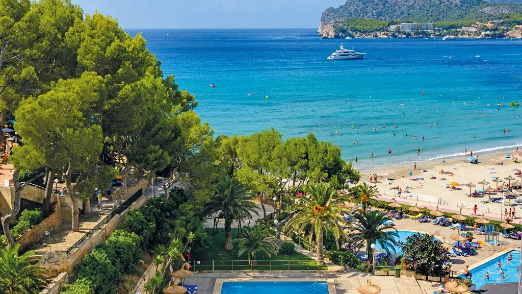 5877_Premium-Kurlaub-auf-Mallorca_content_1920x1080px_hotelbild_strand-2