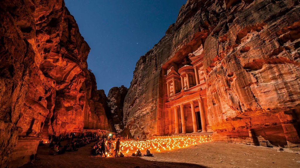 Totes Meer & die Kulturschätze Jordaniens Schatzhaus von Petra bei Nacht