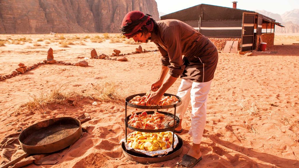 Totes Meer & die Kulturschätze Jordaniens Traditionelles Zarb-Essen