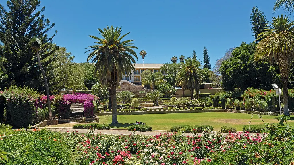5893-94_Namibia_content_1920x1080px_Parliament-Garden_Windhoek