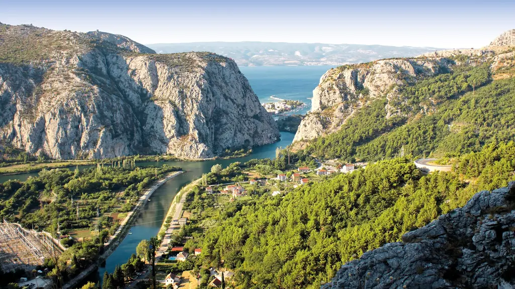 6009_Kroatien-zum-Verlieben_omis_cetina-canyon