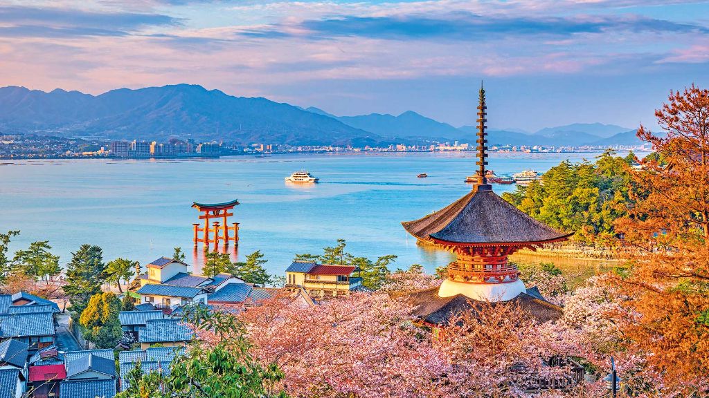 Faszination Japan Fährfahrt auf die heilige Insel Miyajima