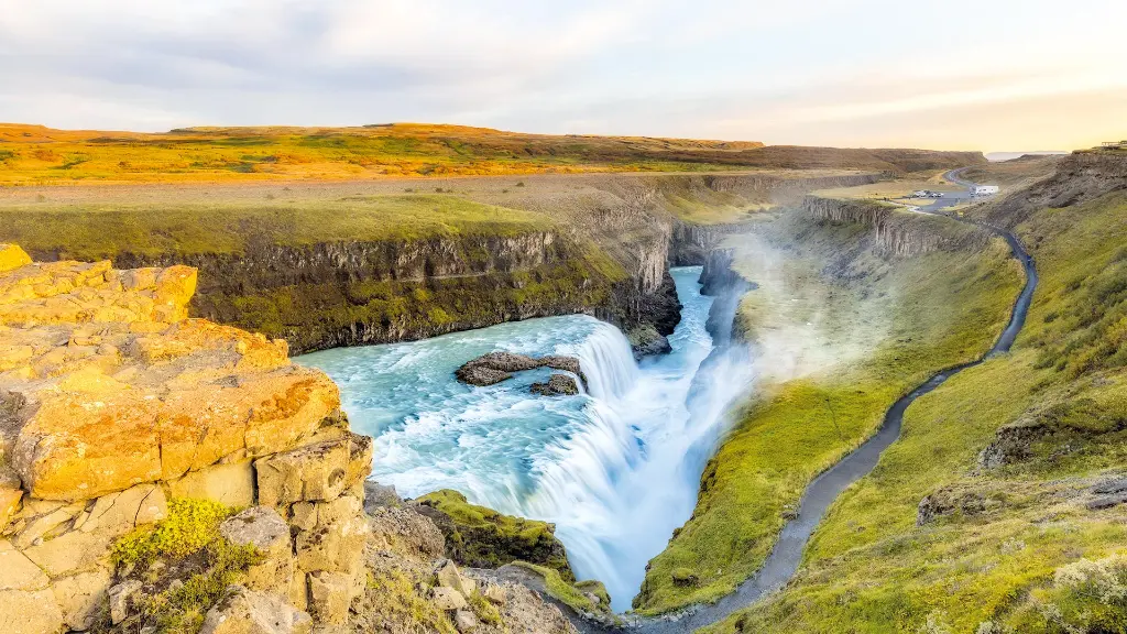 6076-77_Island_Nordlichter_content_1920x1080px_Gullfoss-Wasserfall