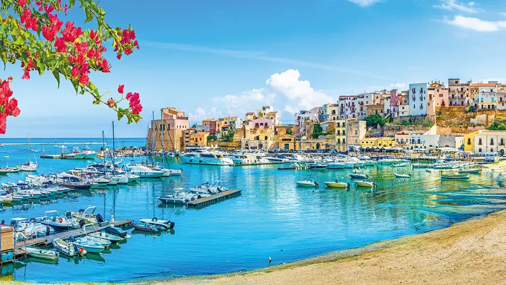 Sizilien_Inselgoettin-unter-dem-Aetna_Castellammare-del-Golfo