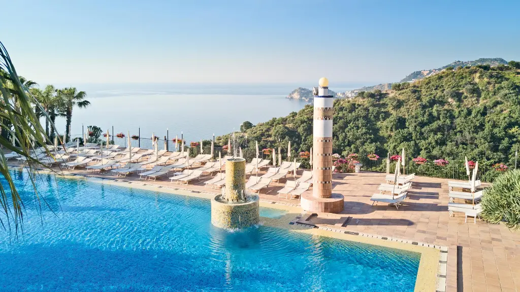 Sizilien_Inselgoettin-unter-dem-Aetna_Olimpo_Pool