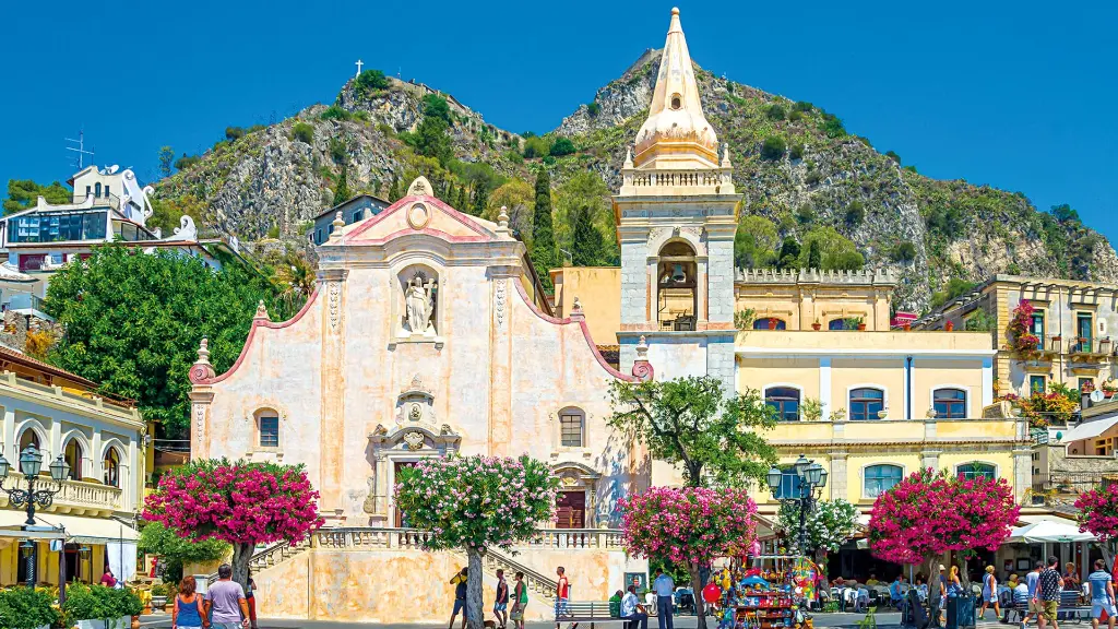 Sizilien_Inselgoettin-unter-dem-Aetna_Taormina_Kirche