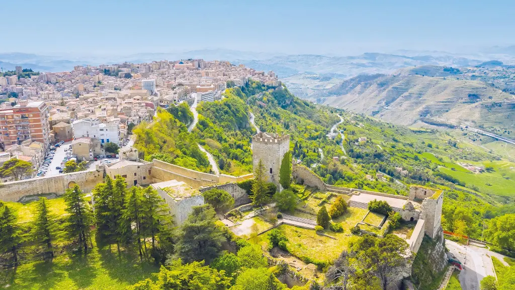 6614_Sizilien_Liparische_Inseln_content_1920x1080px_Castello_di_Lombardia