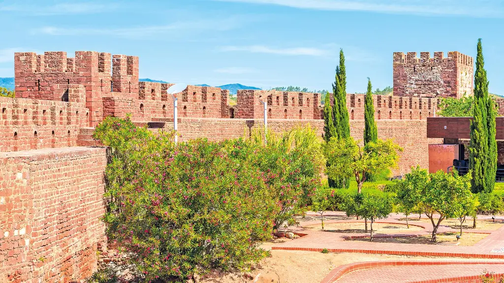 6632-35_glanzlichter-portugals_content_1920x1080px_burg-silves