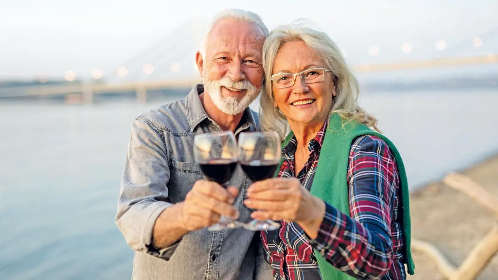6632-35_glanzlichter-portugals_content_1920x1080px_weintrinken_paar